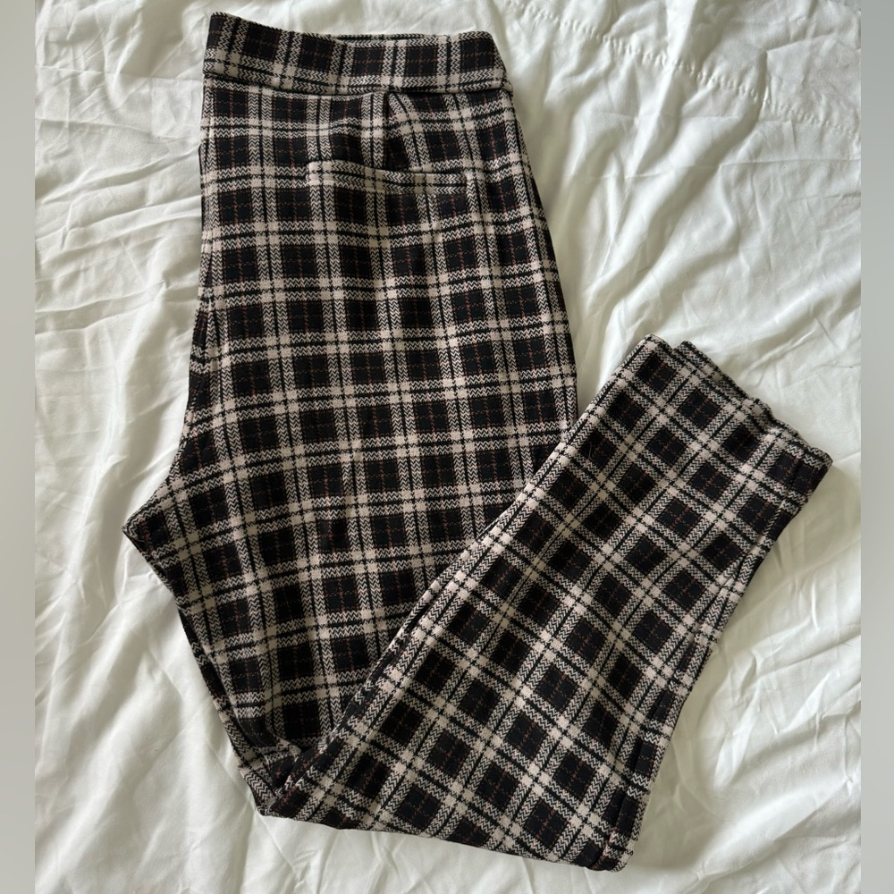 Nordstrom Rack plaid pants. Straight leg. Size L.